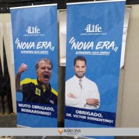 Banner em lona em estrutura roll up para eventos 